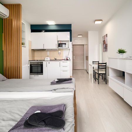 Atrium Residence Deluxe Suite-Free Parking Garage Same Building Budapest Eksteriør bilde