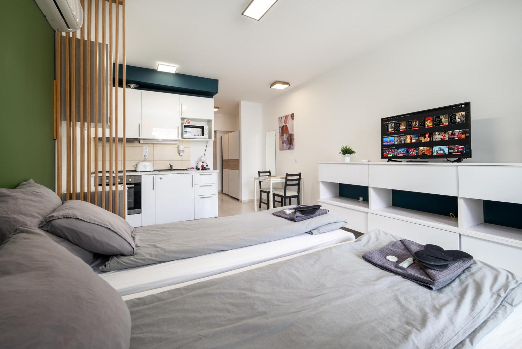 Atrium Residence Deluxe Suite-Free Parking Garage Same Building Budapest Eksteriør bilde